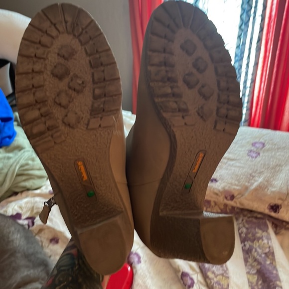 Cashmere timberland heeled booties - Picture 3 of 4